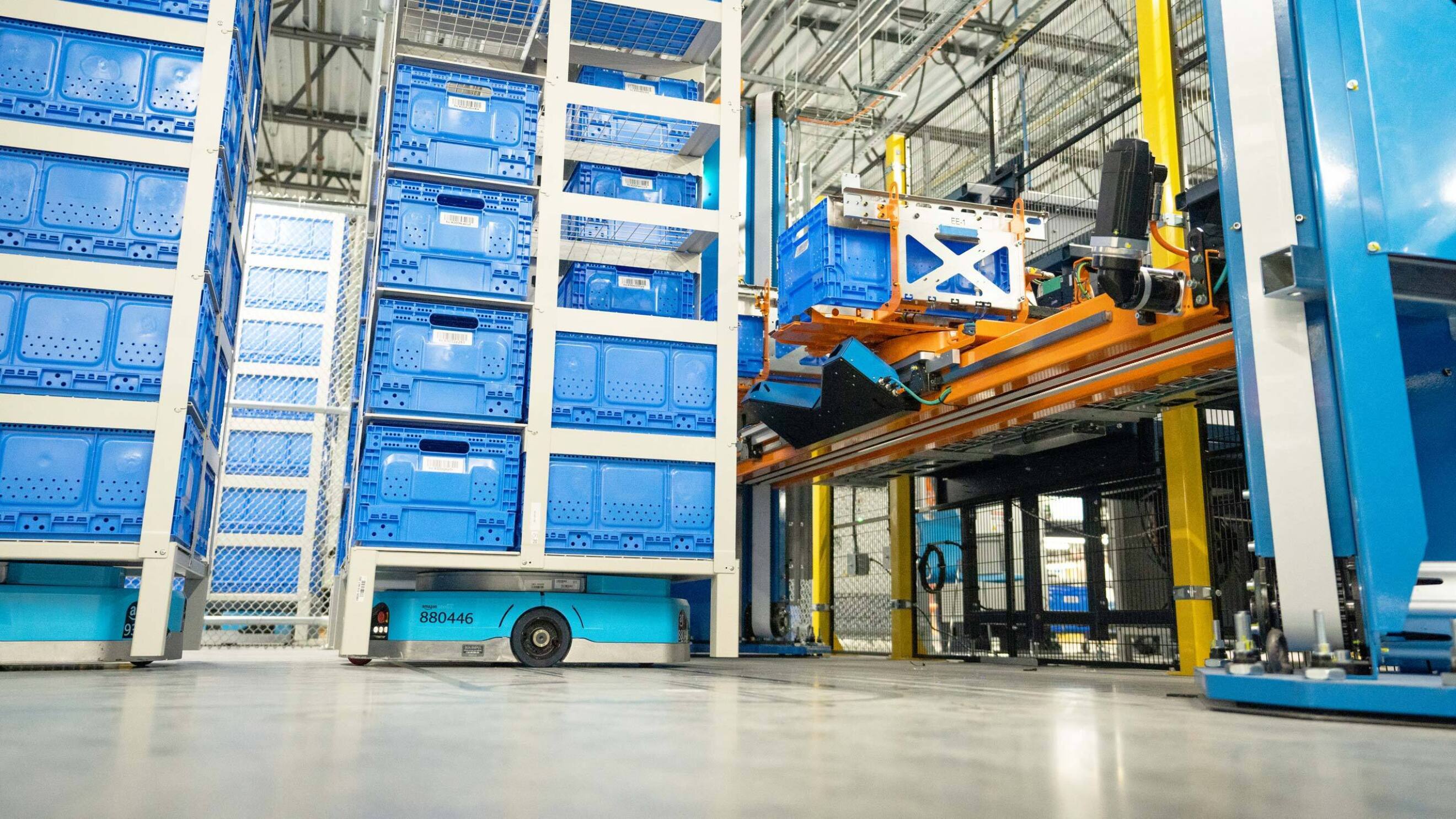 Smart Warehouse Distribution Center
